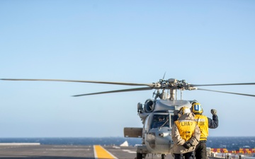 Sailors conduct Flight ops