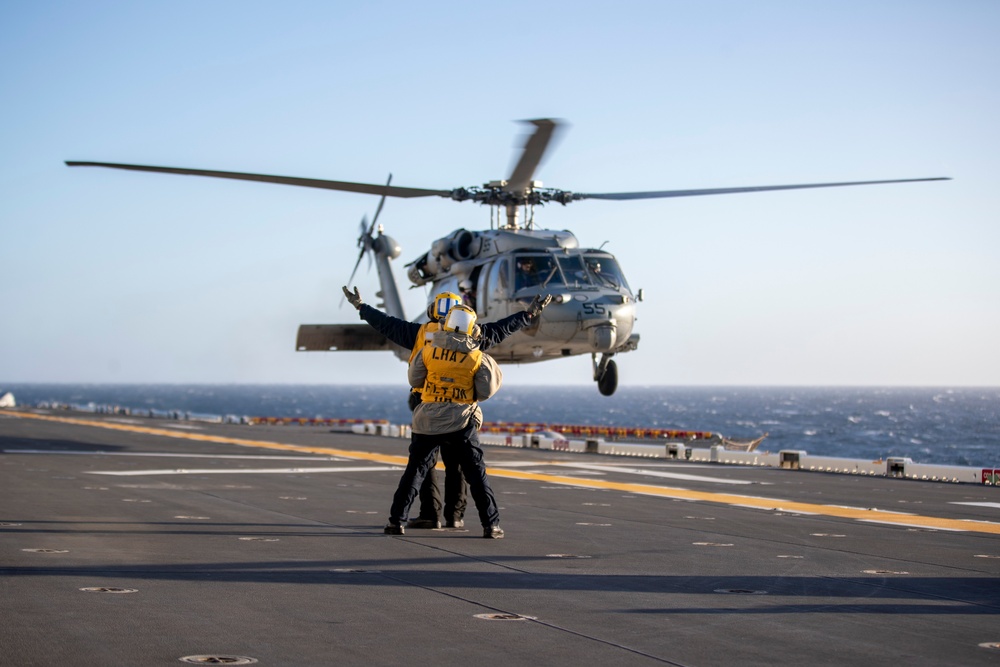 Sailors conduct Flight ops