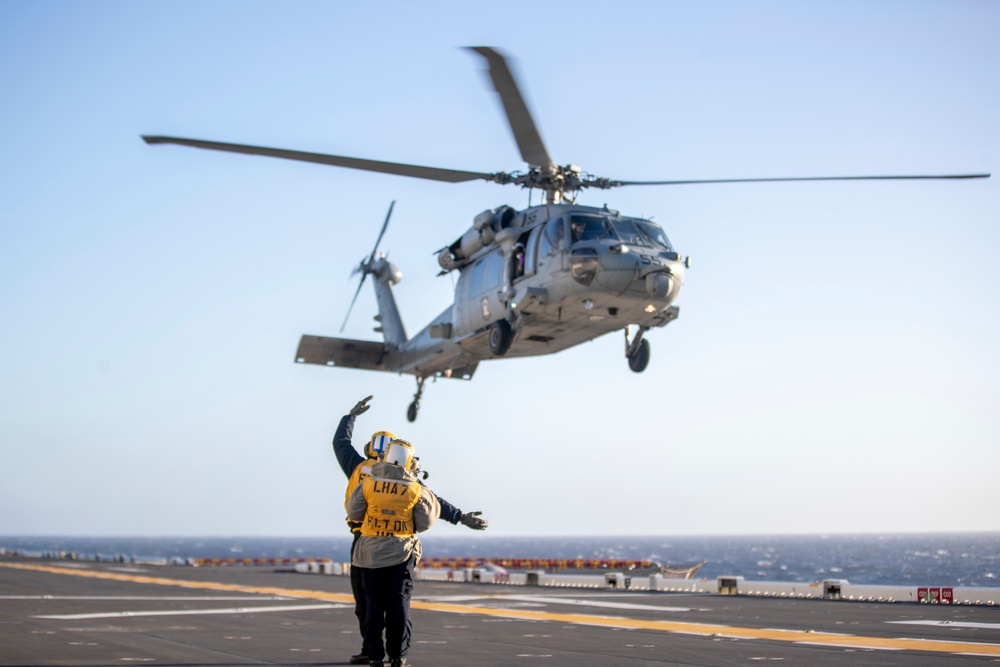 Sailors conduct Flight ops