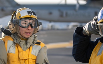 Sailors conduct Flight ops