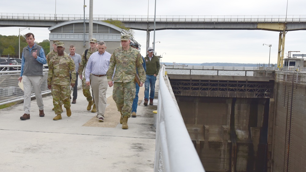 Maj. Gen. Jason Kelly visits Wilson Lock in Florence, Alabama