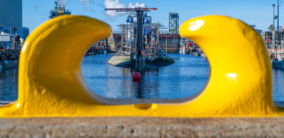 USS Washington (SSN 787) Enters Dry Dock