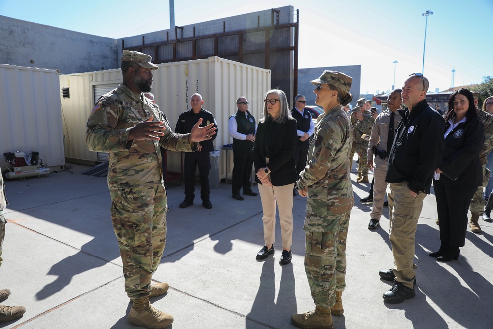 Arizona Governor Tours Port of Entry