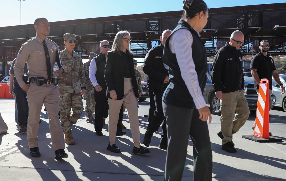 Arizona Governor Tours Port of Entry