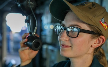 USS Arleigh Burke Bridge Watch