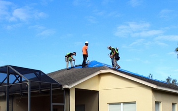 USACE’s Operation Blue Roof contractors Installs Final Blue Roof in Florida