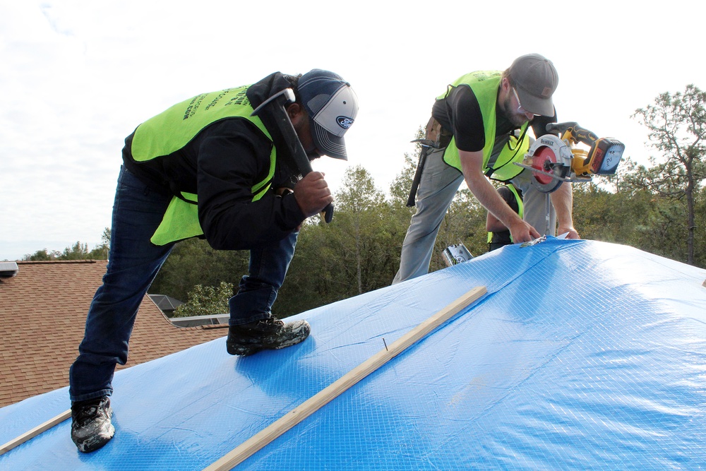 USACE’s Operation Blue Roof contractors Install Final Blue Roof in Florida