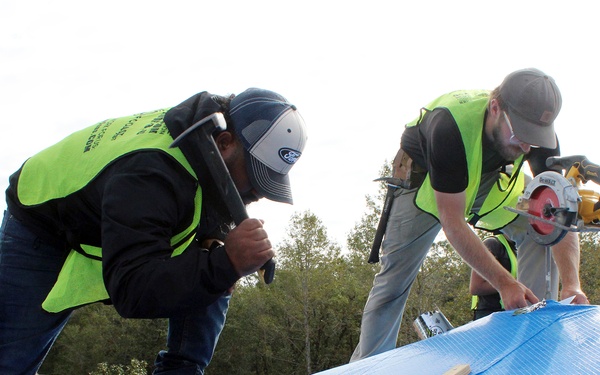 USACE’s Operation Blue Roof contractors Install Final Blue Roof in Florida