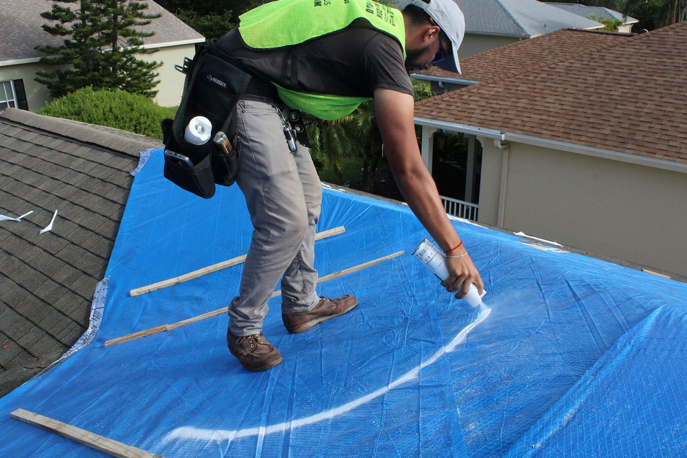 USACE’s Operation Blue Roof contractors Install Final Blue Roof in Florida