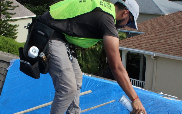 USACE’s Operation Blue Roof contractors Install Final Blue Roof in Florida