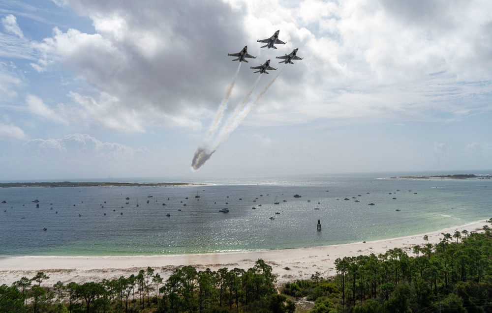 Thunderbirds soar over Pensacola