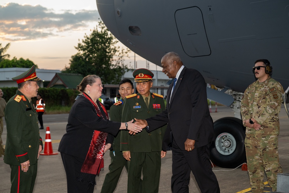 Secretary Austin departs Philippines, arrives in Laos