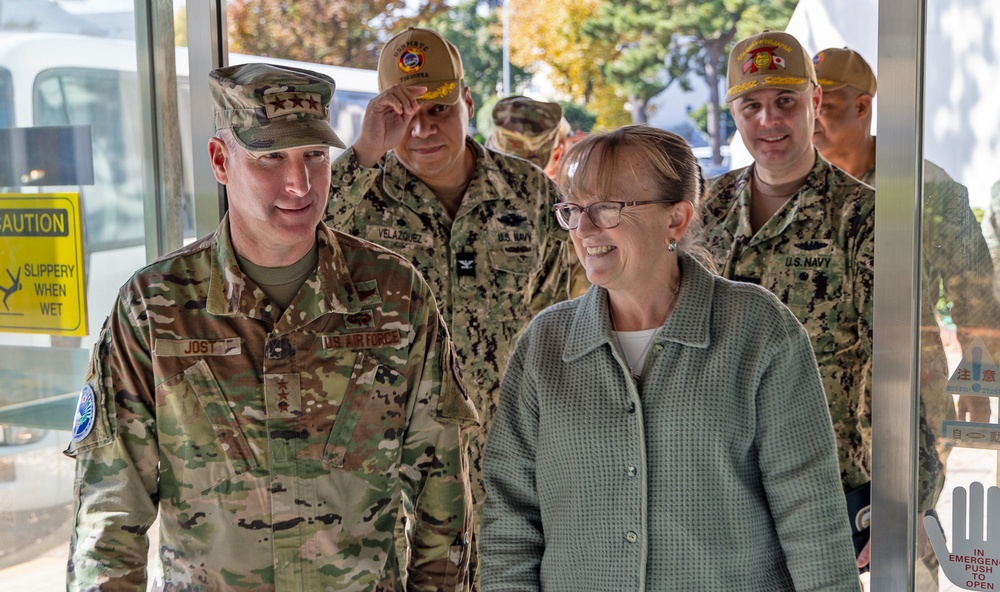 U.S. Forces Japan and 5th Air Force Commander, Lt. Gen. Stephen F. Jost Visits USNH Yokosuka