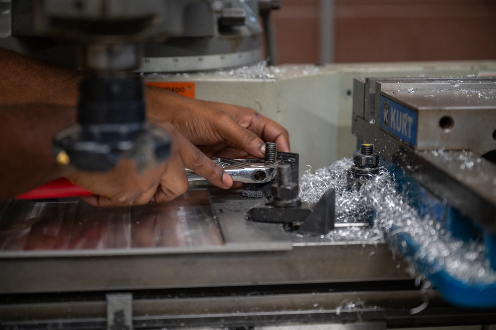 15th Maintenance Squadron repairs C-17 Globemaster III wing panel on site