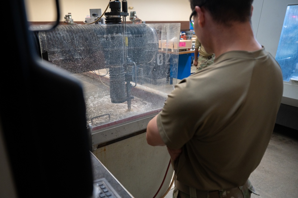 15th Maintenance Squadron repairs C-17 Globemaster III wing panel on site