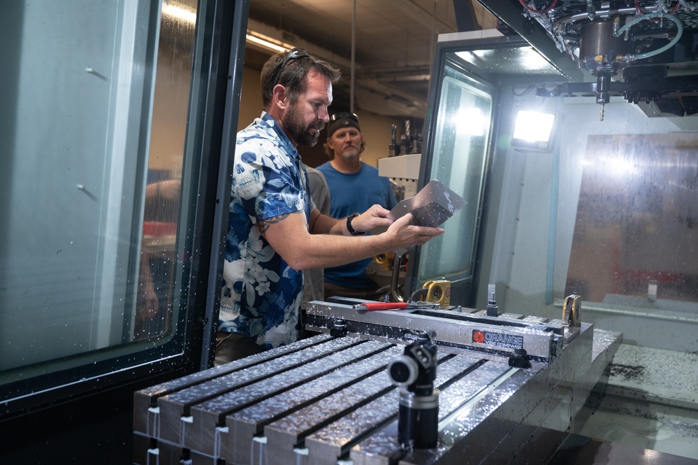 15th Maintenance Squadron repairs C-17 Globemaster III wing panel on site