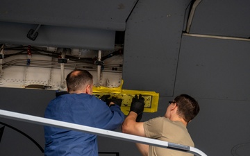 15th Maintenance Squadron repairs C-17 Globemaster III wing panel on site