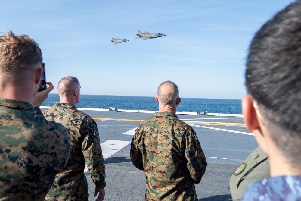 3rd MAW Commanding General visits JS Kaga