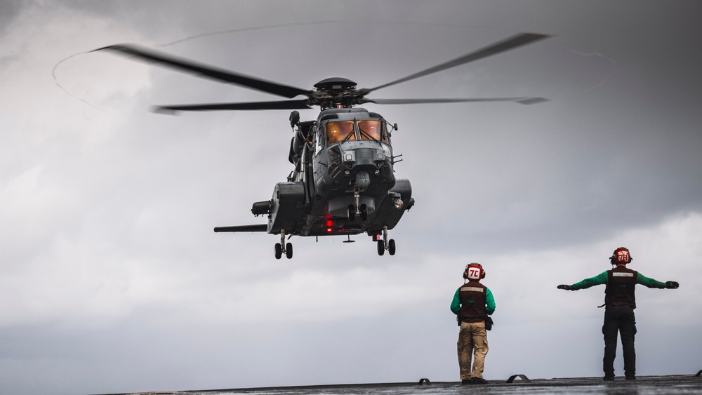 USS George Washington Conducts Flight Operations with the Canadian Navy