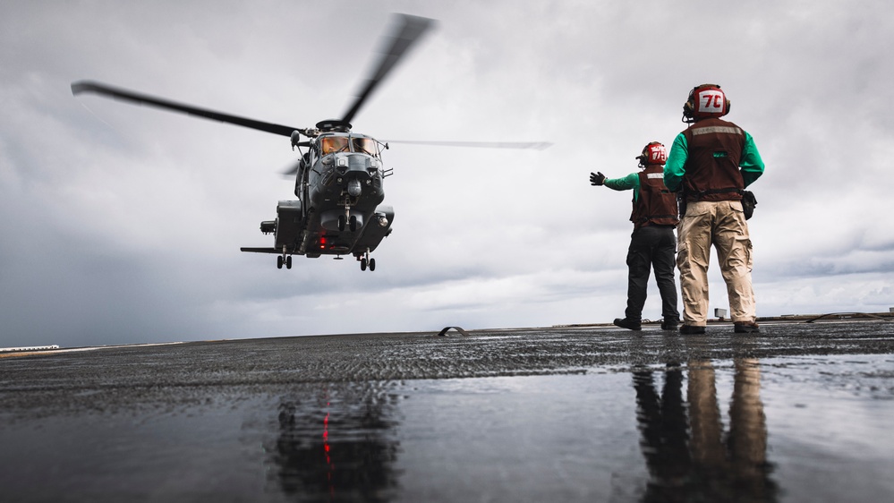 USS George Washington Conducts Flight Operations with the Canadian Navy