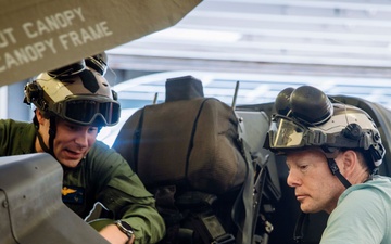 rok special recon15th MEU, USS Boxer Display Equipment During Tiger Cruise