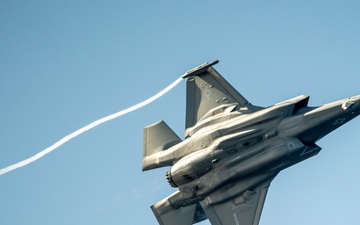 15th MEU, USS Boxer Conduct Air Power Demonstration During Tiger Cruise