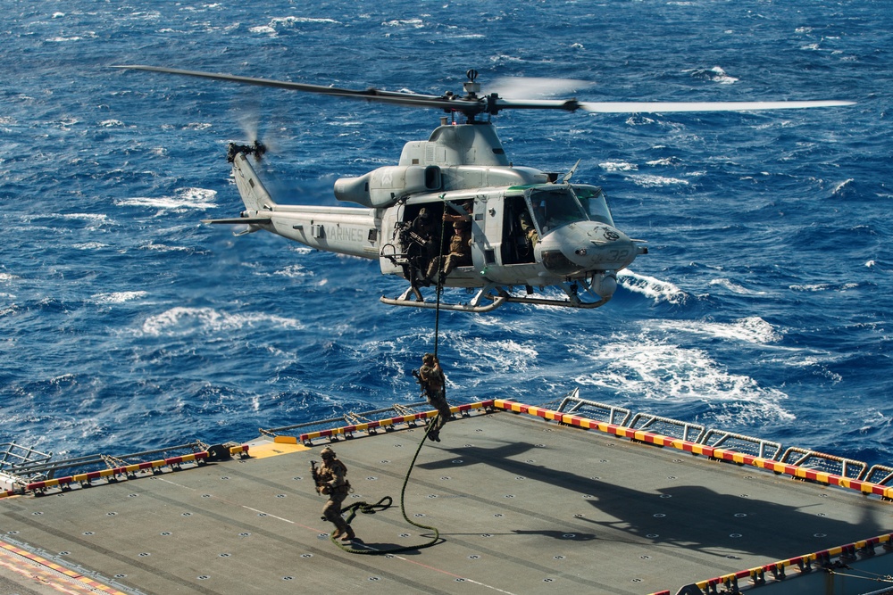 15th MEU, USS Boxer Conduct Air Power Demonstration During Tiger Cruise