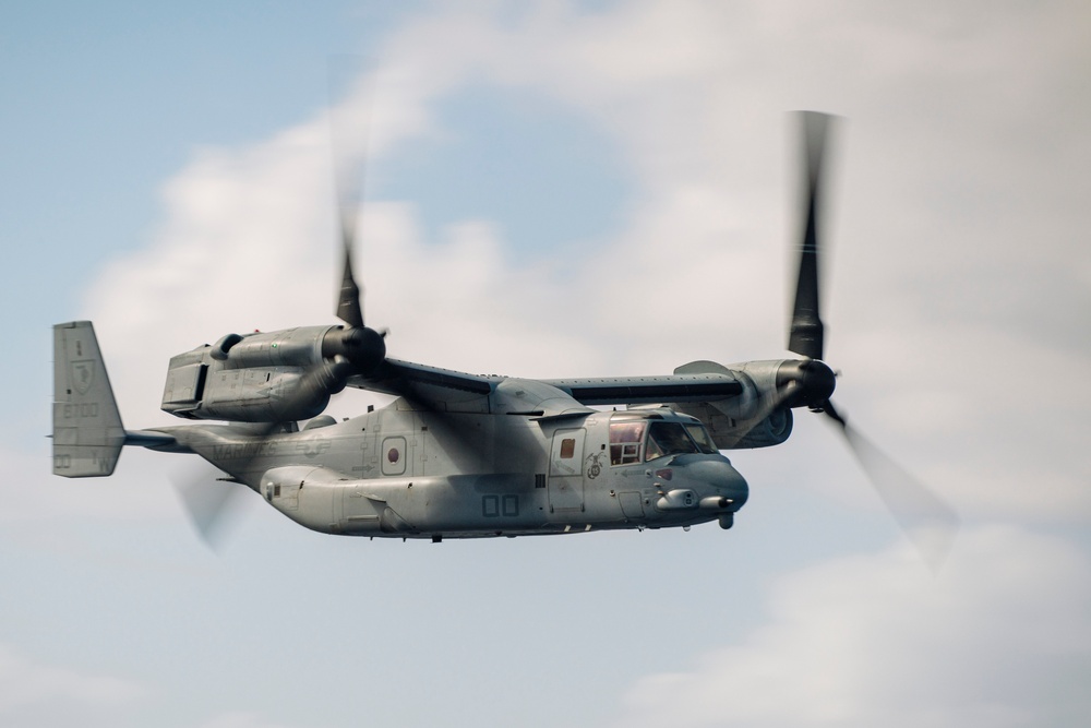 15th MEU, USS Boxer Conduct Air Power Demonstration During Tiger Cruise