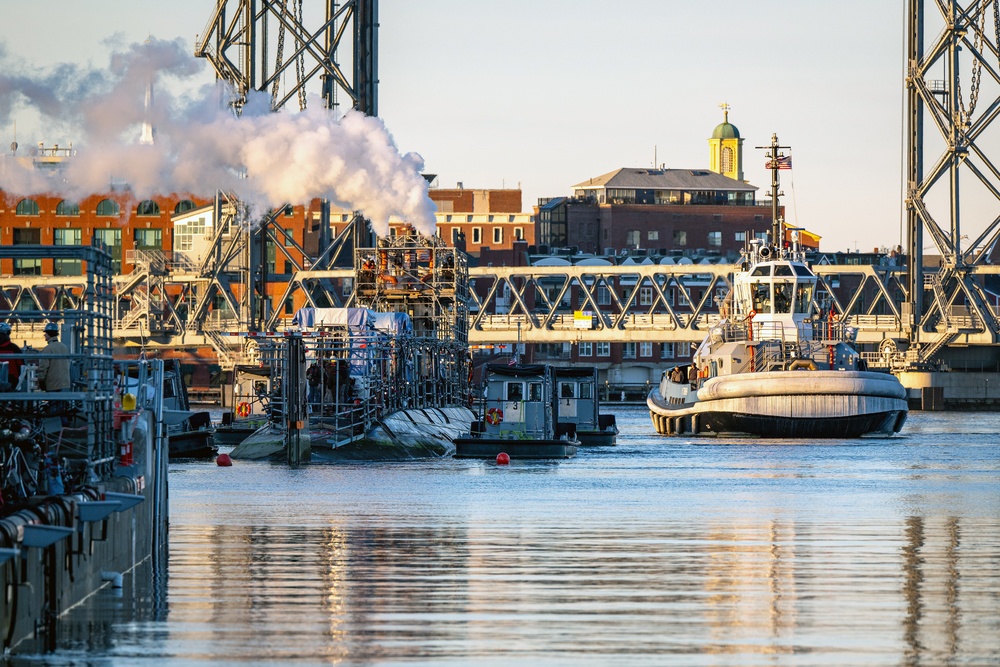 USS Washington (SSN 787) Enters Dry Dock