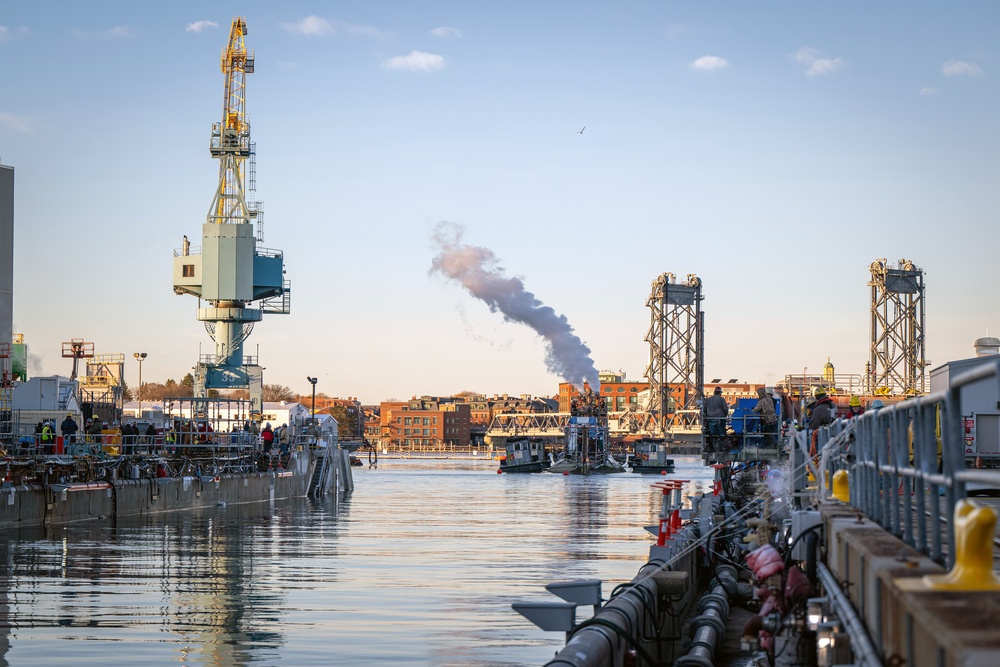 USS Washington (SSN 787) Enters Dry Dock