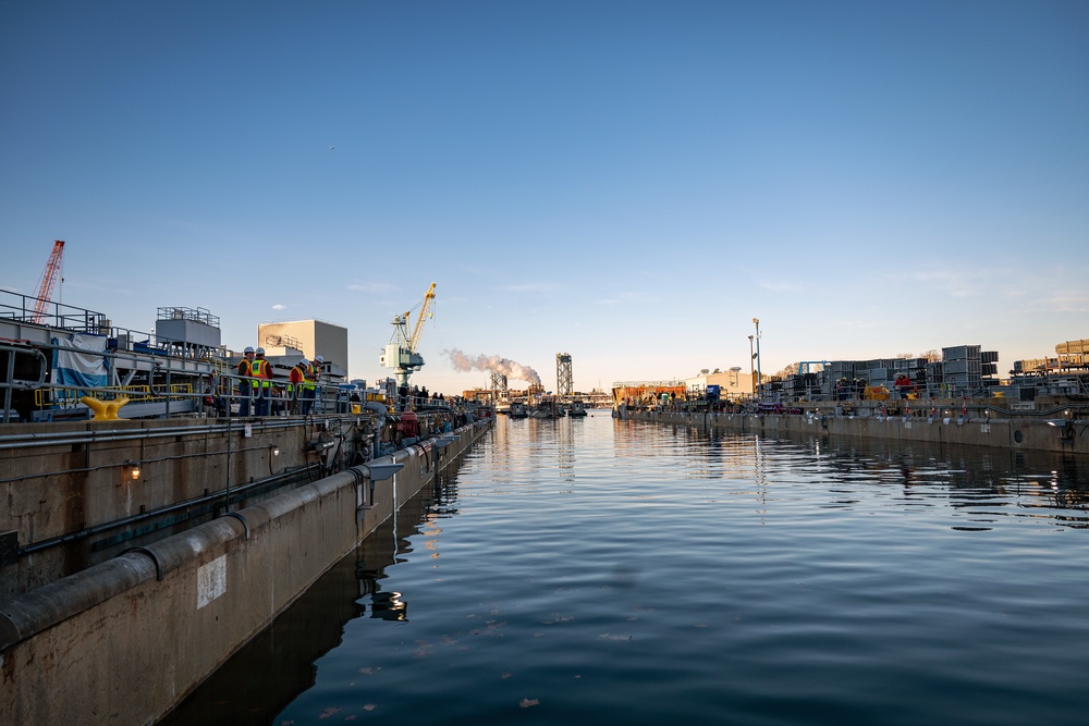 USS Washington (SSN 787) Enters Dry Dock