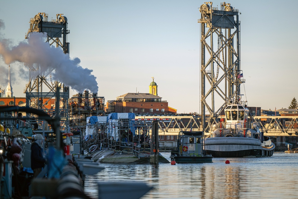 USS Washington (SSN 787) Enters Dry Dock