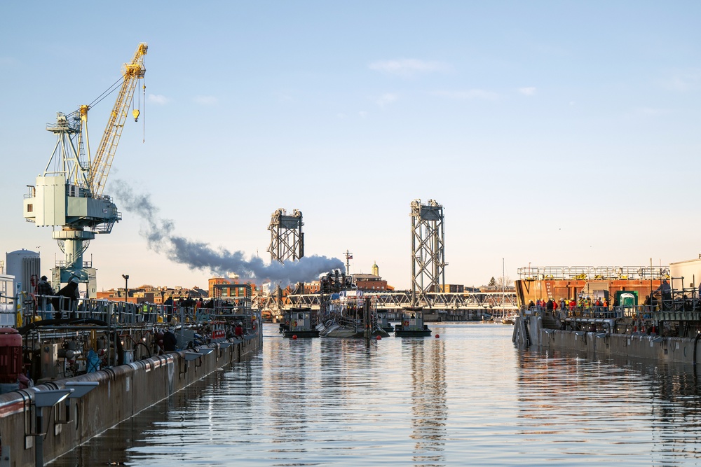 USS Washington (SSN 787) Enters Dry Dock