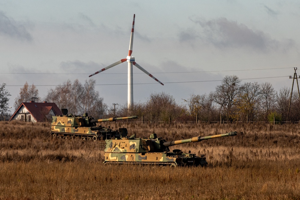 U.S. Army and Polish Artillerymen work together during Dynamic Front