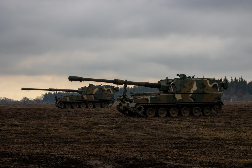 U.S. Army and Polish Artillerymen work together during Dynamic Front