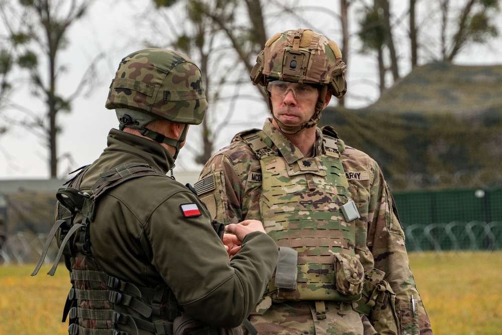 U.S. Army and Polish Artillerymen work together during Dynamic Front