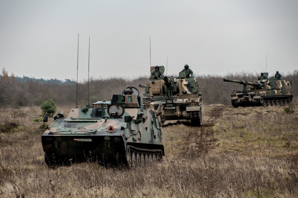 U.S. Army and Polish Artillerymen work together during Dynamic Front