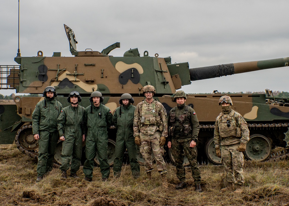 U.S. Army and Polish Artillerymen work together during Dynamic Front