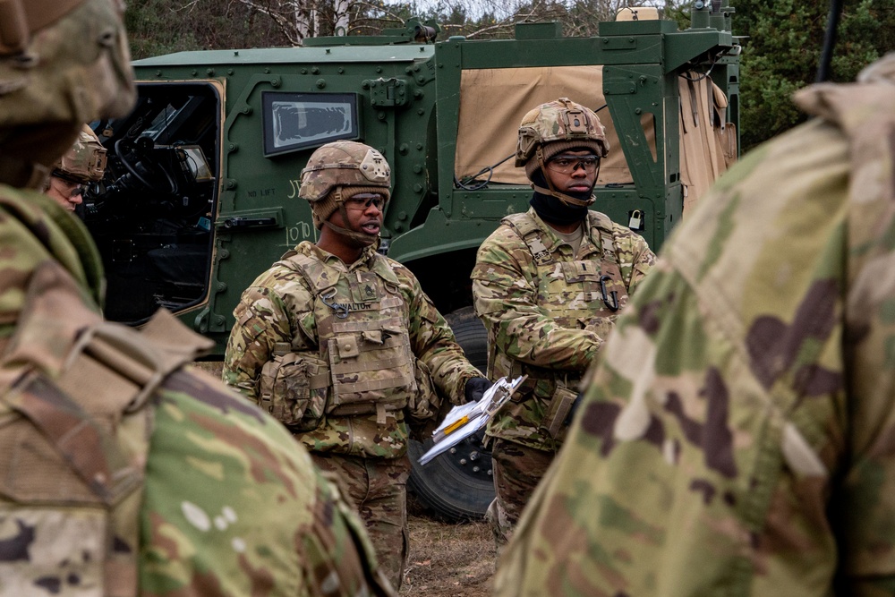 U.S. Army and Polish Artillerymen work together during Dynamic Front