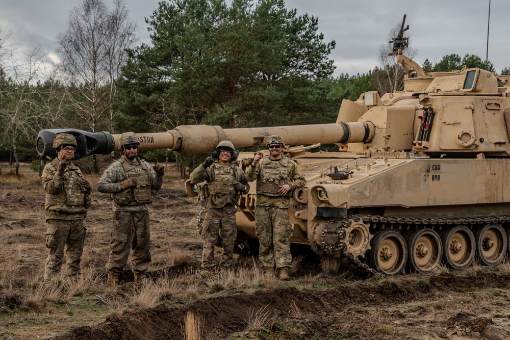 U.S. Army and Polish Artillerymen work together during Dynamic Front