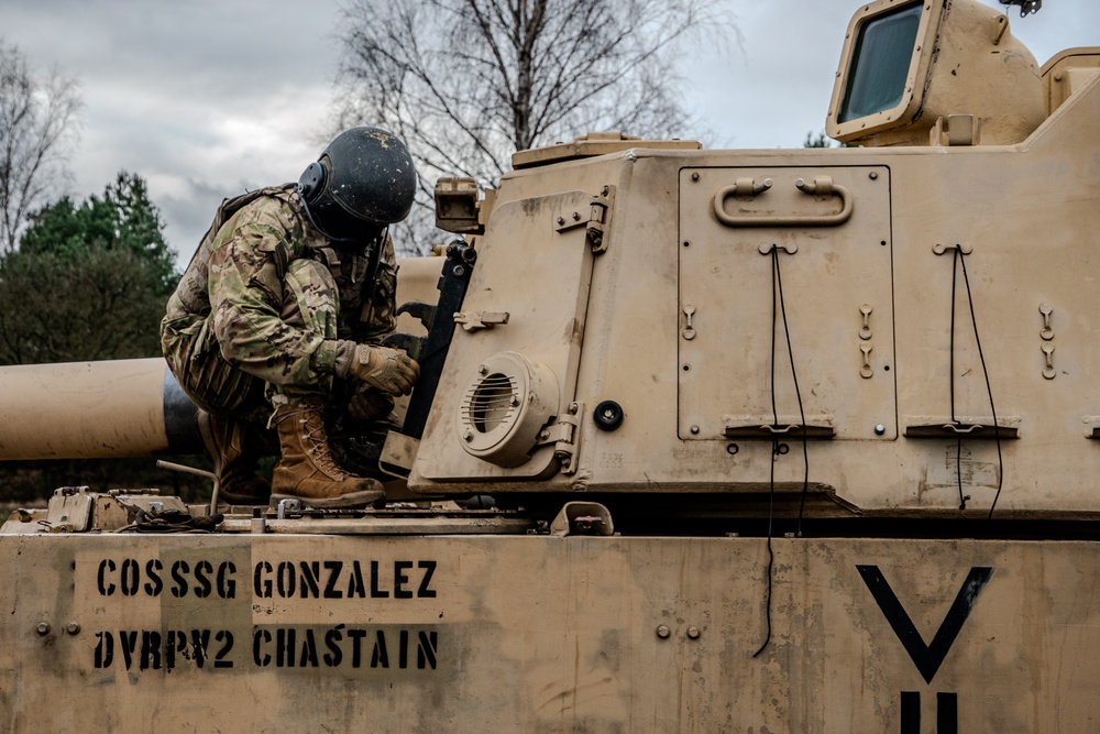 U.S. Army and Polish Artillerymen work together during Dynamic Front