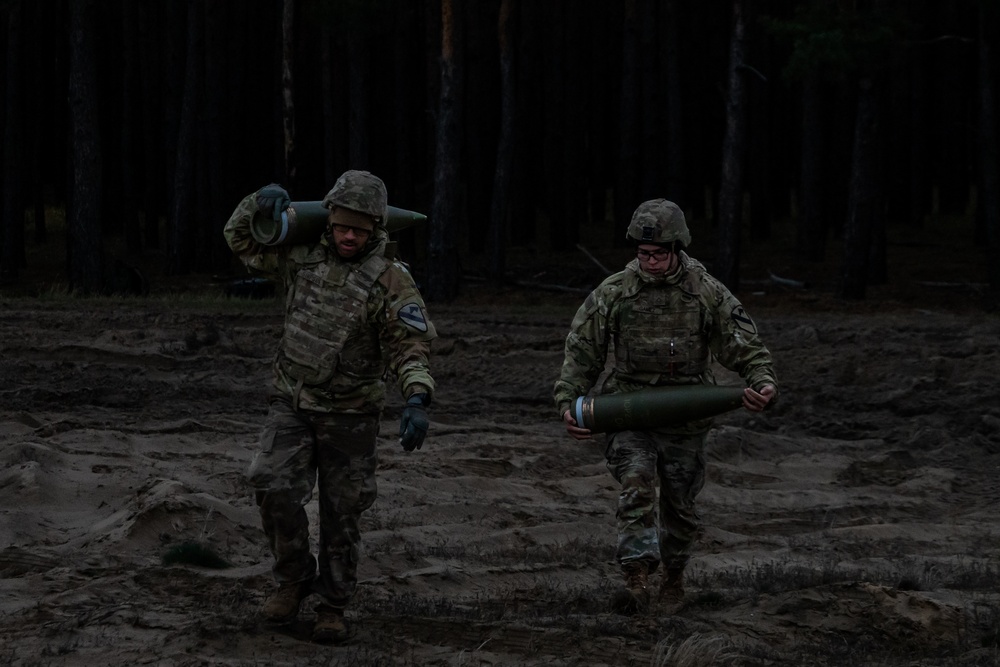 U.S. Army and Polish Artillerymen work together during Dynamic Front