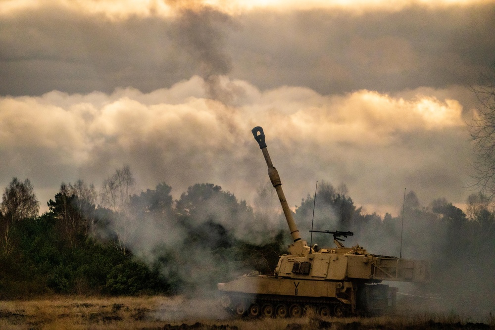 U.S. Army and Polish Artillerymen work together during Dynamic Front