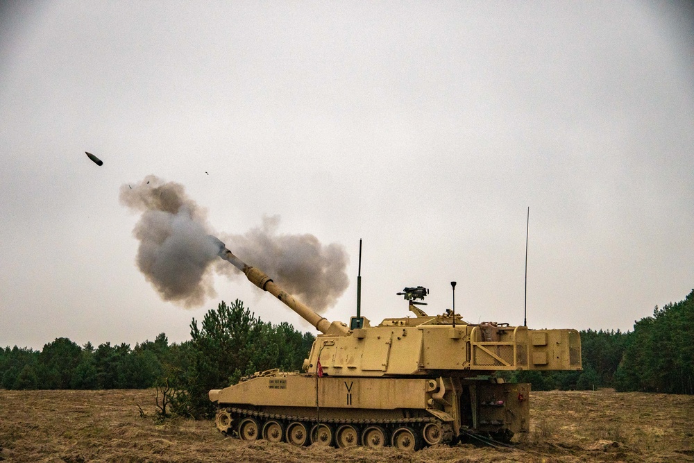 U.S. Army and Polish Artillerymen work together during Dynamic Front