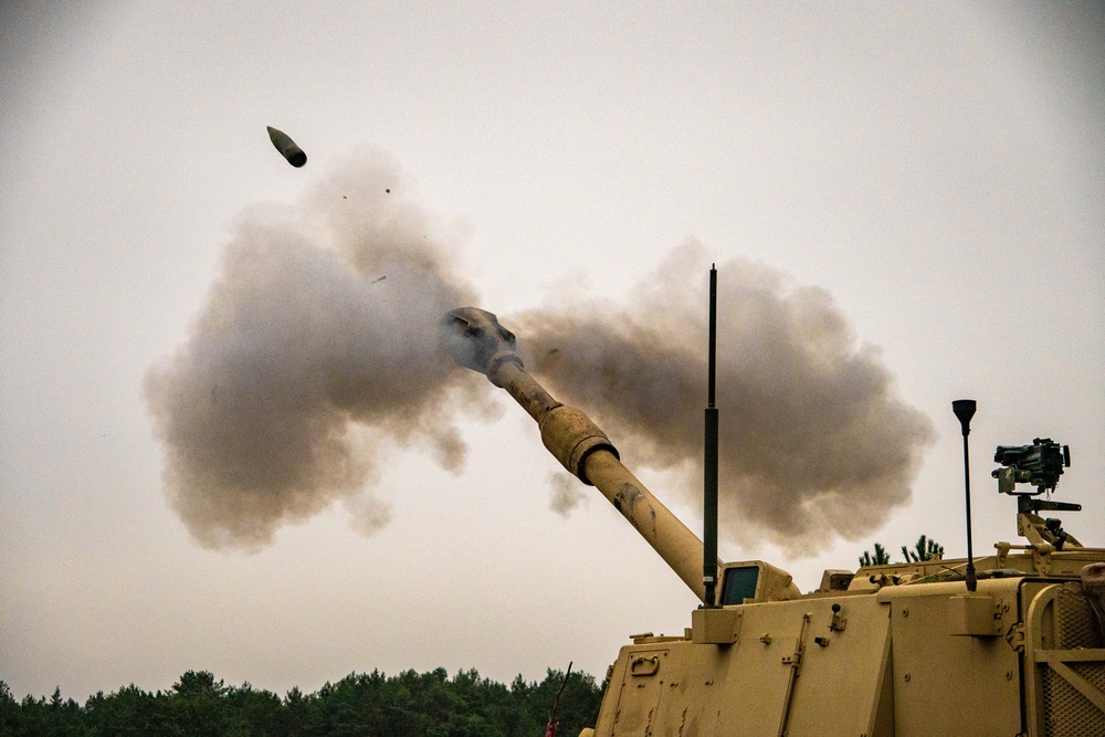 U.S. Army and Polish Artillerymen work together during Dynamic Front