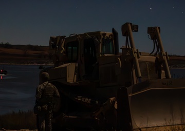 Wet Gap Crossing Tests Army Engineers' Combat Readiness