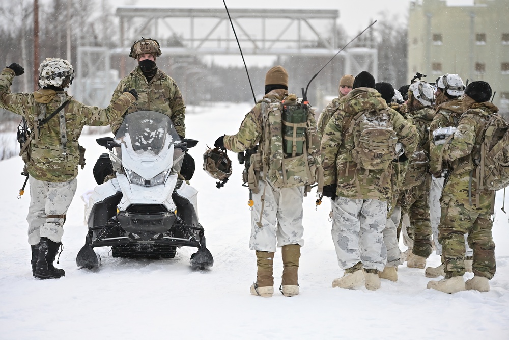 Arctic Wolves battle in snowy Donnelly Training Area