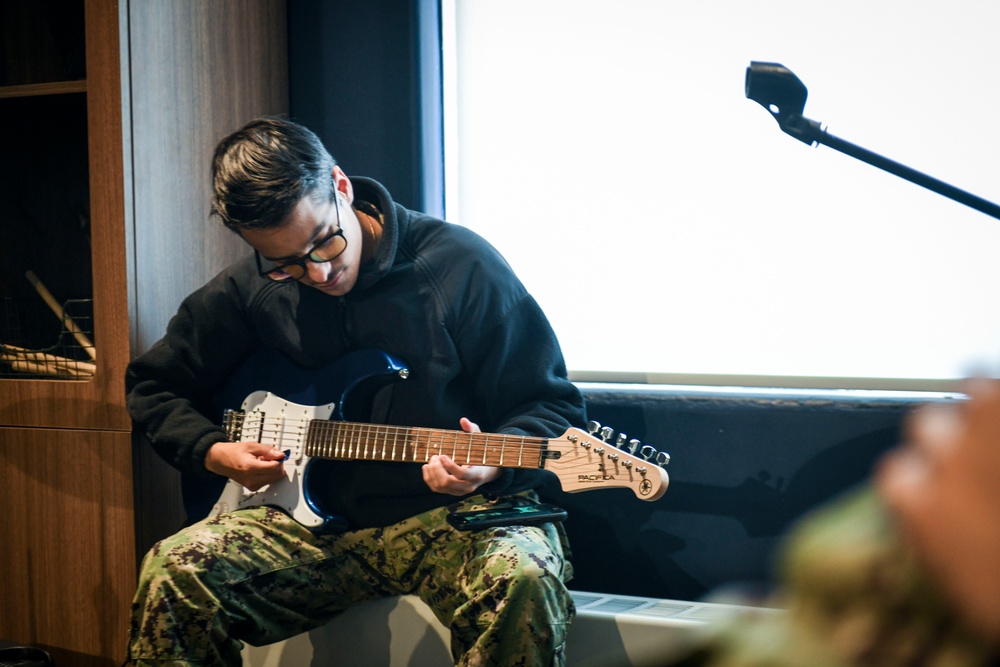 Sailors Kick Back at USO