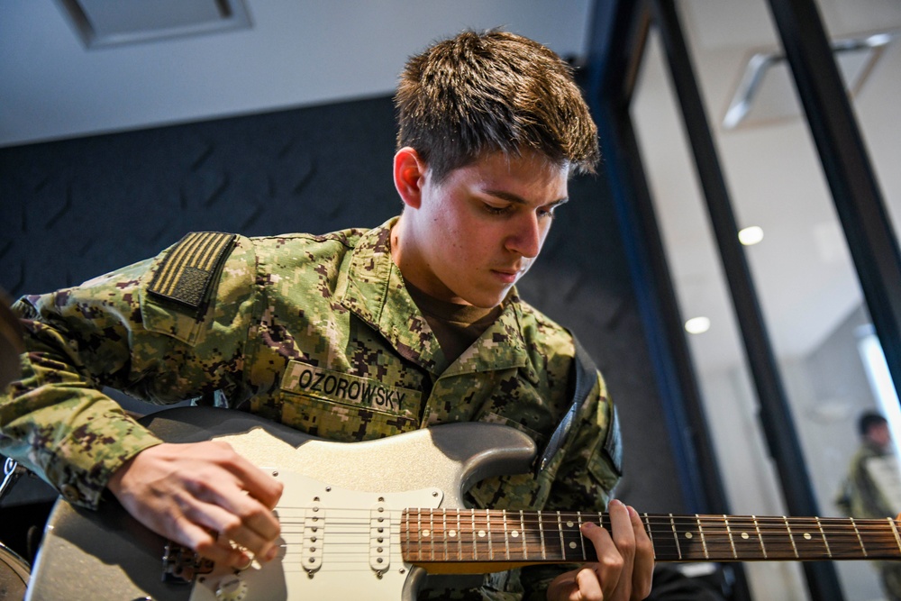 Sailors Kick Back at USO