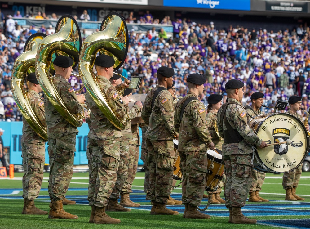 Tennessee Titans Host &quot;Salute to Service&quot; Event to Honor Military Community